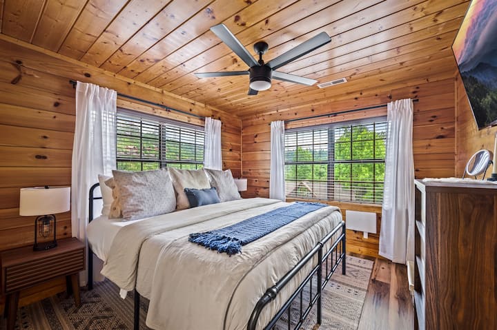 Bedroom 5 with King Bed and Smart TV