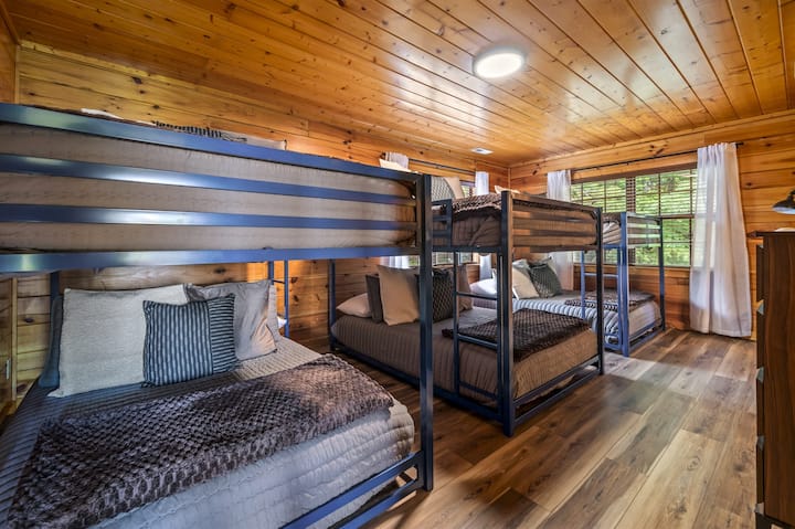 Bunkroom with 3 Sets of Full Beds