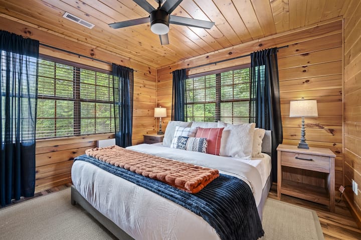 Bedroom 7 with King Bed