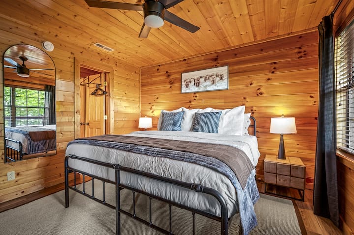 Bedroom 4 with King Bed