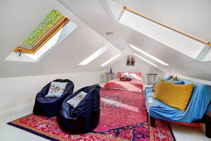 Loft bedroom with queen bed, 1 couch and 2 arm chairs