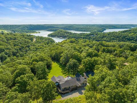 Lake Views! Private Pool, Hot Tub, Game Room.