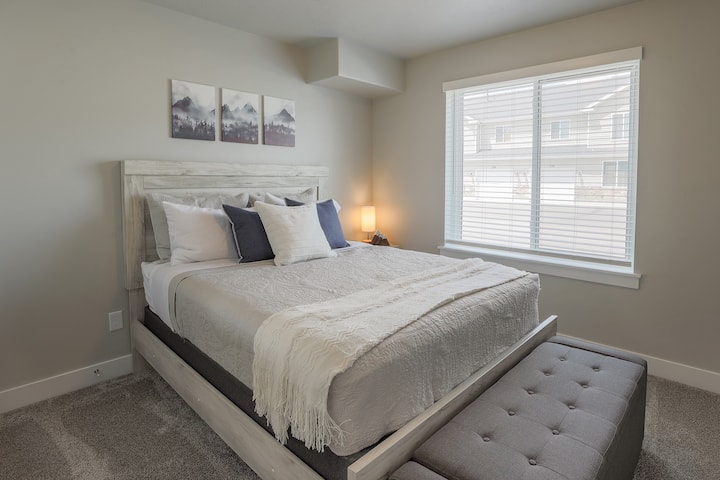 Მთავარი სართულის საძინებელი - საწოლი 152 × 203 სმ, საწოლები