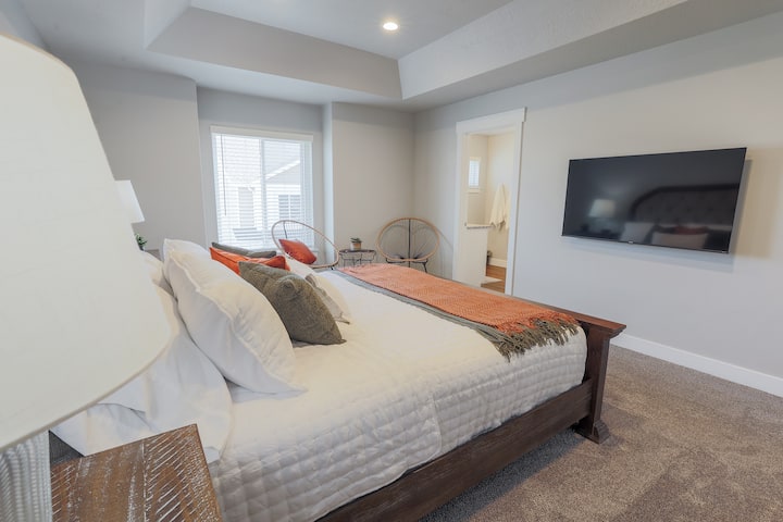 Ზემოთ ძირითადი საძინებელი - King, sleeps 2