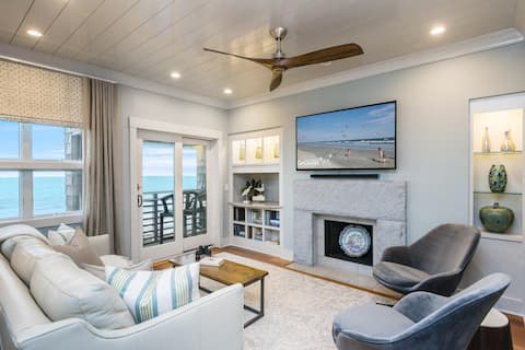 Luxury Oceanfront Penthouse for Couples & Friends