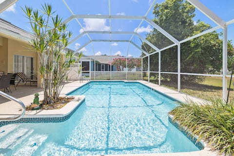 Gulf Getaway w/ Heated Pool Near Parks & Beaches!