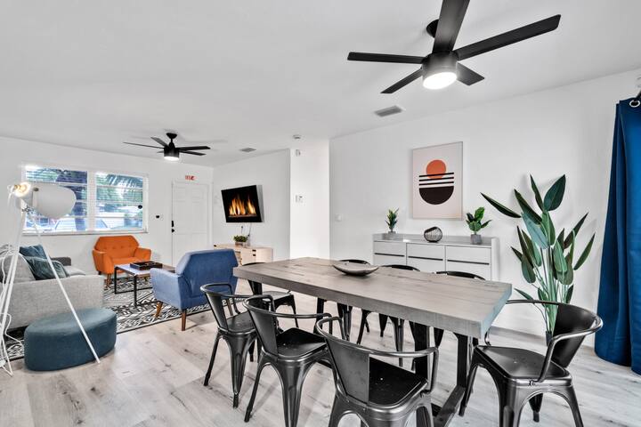 6 Bedroom Hollywood Pool Home gallery image 4