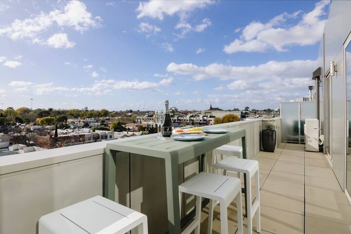 Fabulous Fitzroy with Parking gallery image 2