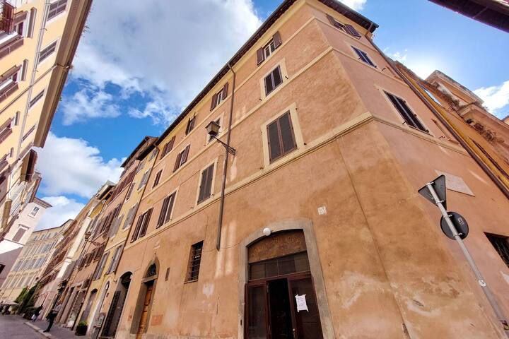 Di panico, magical navona duplex with terrace by h gallery image 4