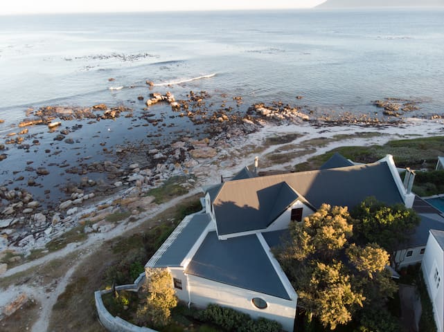 Taonga Villa Beach gallery image 2