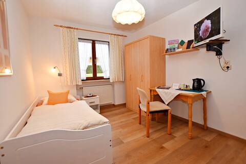 Gästehaus Bergfrieden, single room (117854)