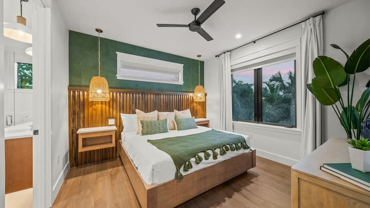 Bedroom 4 - King Bed - En Suite Bathroom