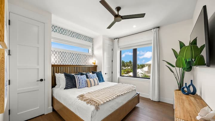 Bedroom 3 - King Bed - En Suite Bathroom