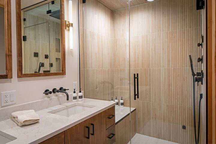 Luxurious Downtown Penthouse w/ Hot Tub!