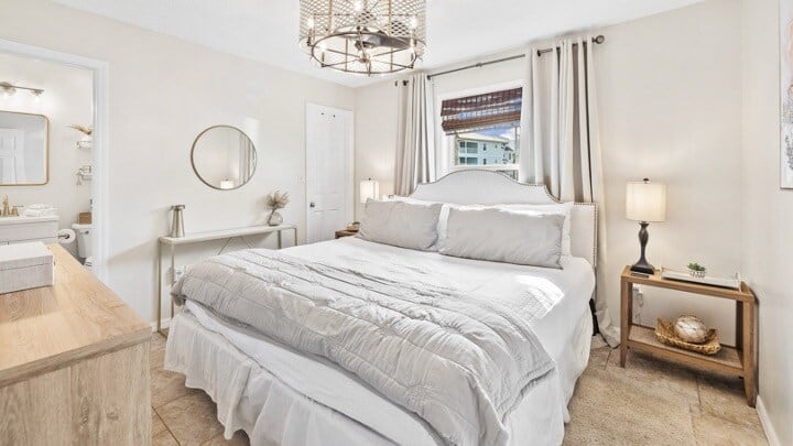 Dormitorio principal con cama tamaño King