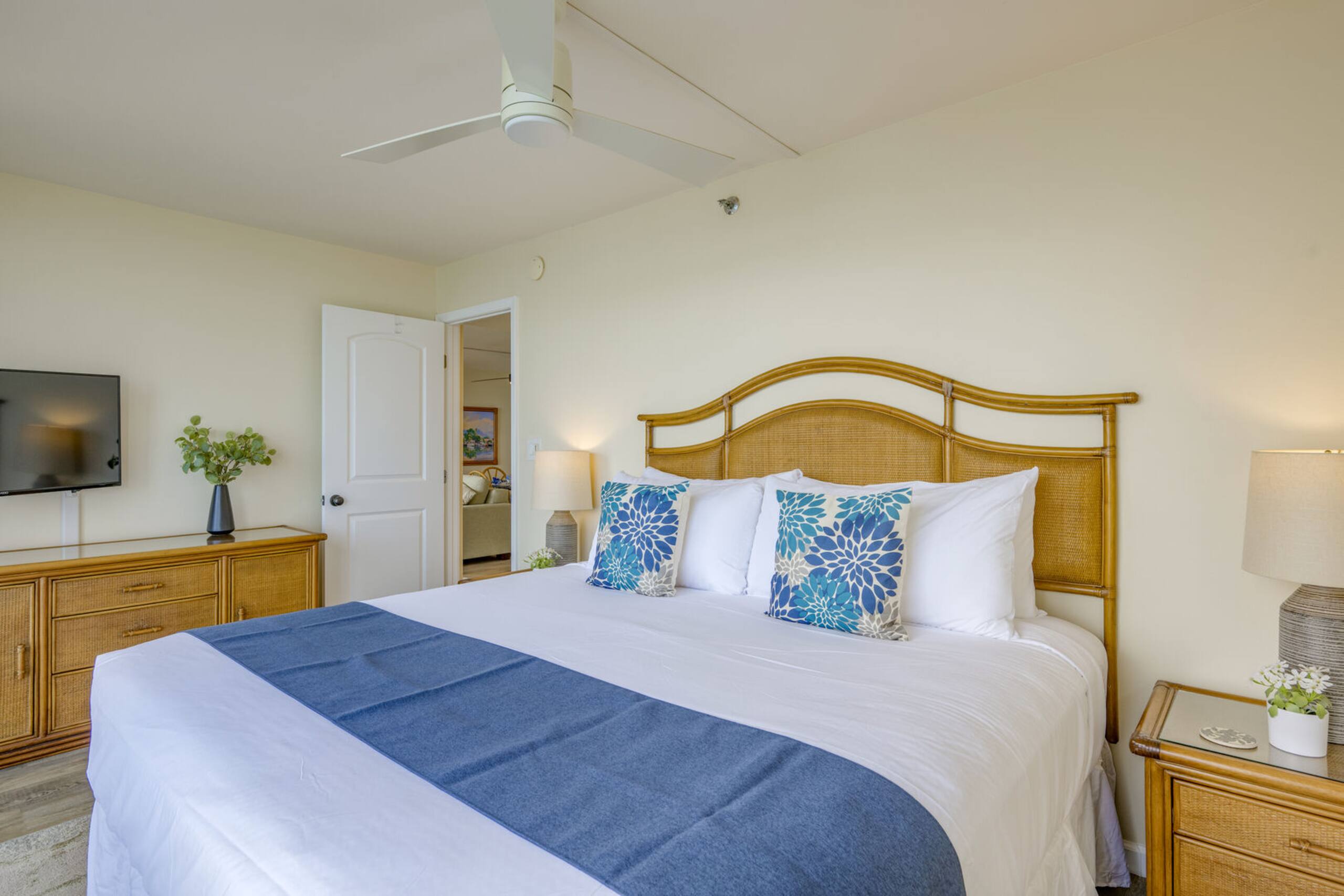 Condo in Lahaina · ★4.8 · 1 bedroom · 2 beds · 1 private bath - Image 18
