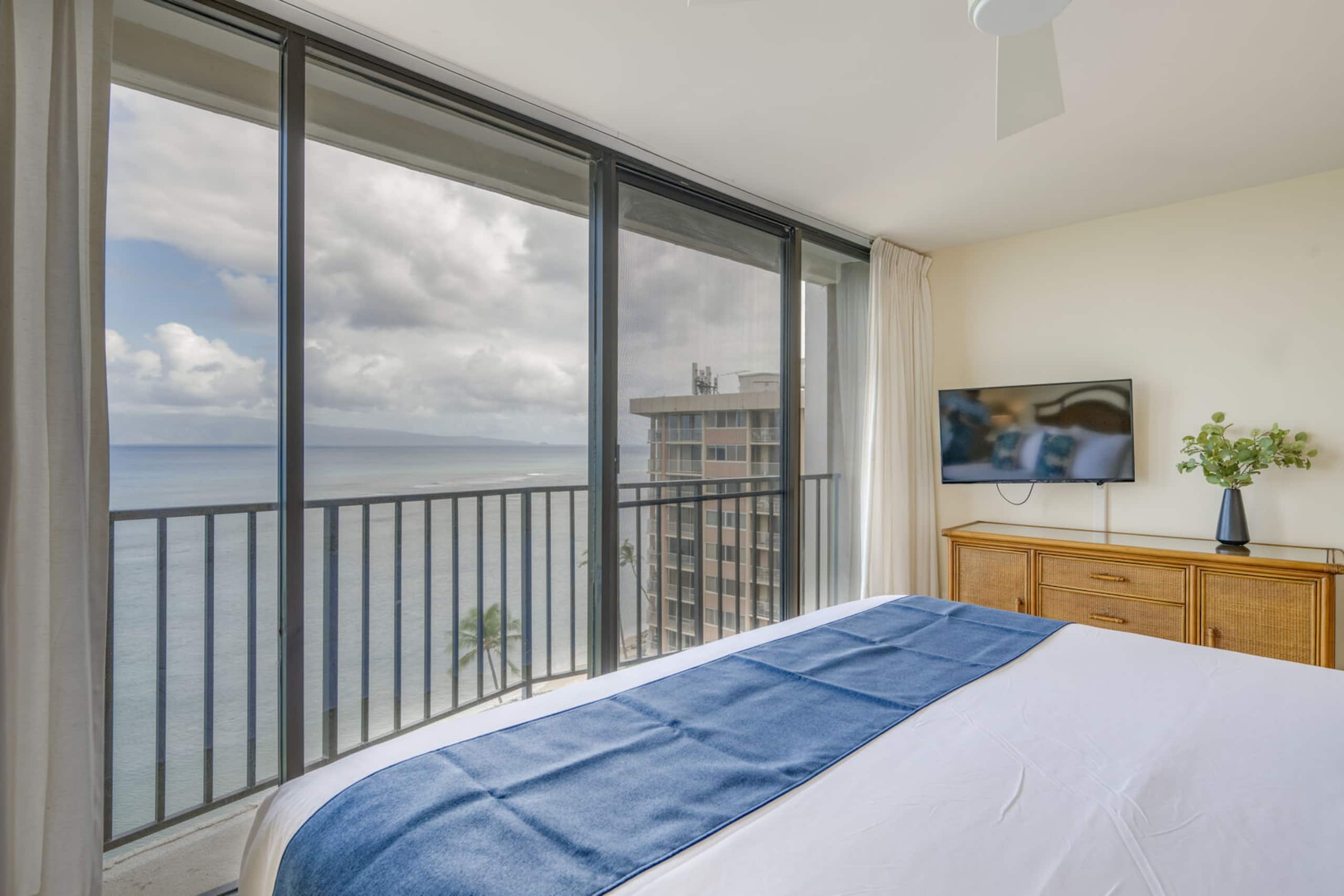 Condo in Lahaina · ★4.8 · 1 bedroom · 2 beds · 1 private bath - Image 17