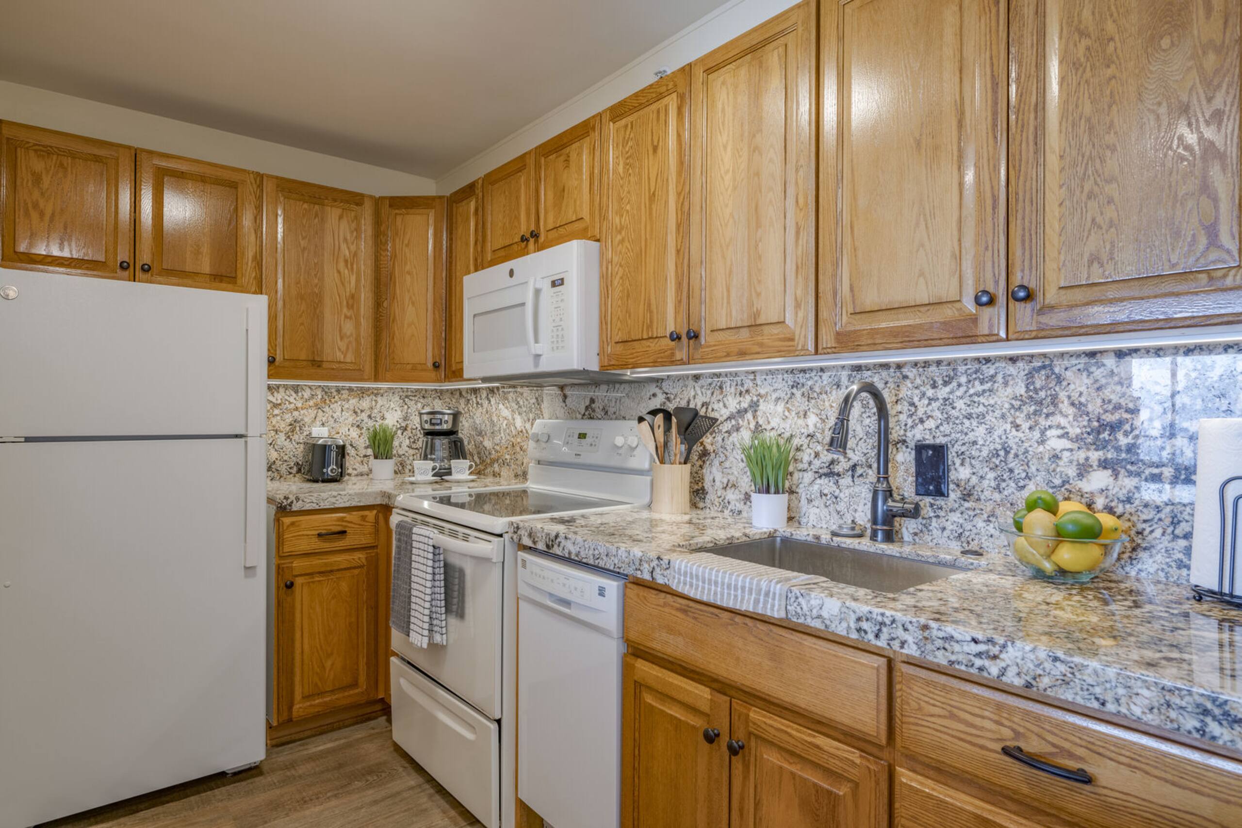 Condo in Lahaina · ★4.8 · 1 bedroom · 2 beds · 1 private bath - Image 13