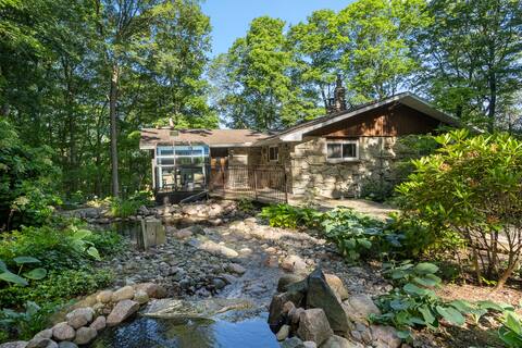 Waterfront! Bayview Bliss: 2 BR 2 Ba sleeps 8