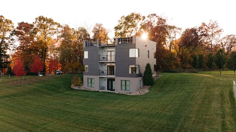 The Dwelling | Rooftop Terrace w/ VIEWS + Fire Pit