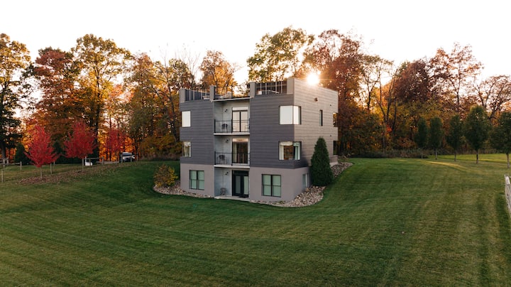 The Dwelling | Rooftop Terrace w/ VIEWS + Fire Pit