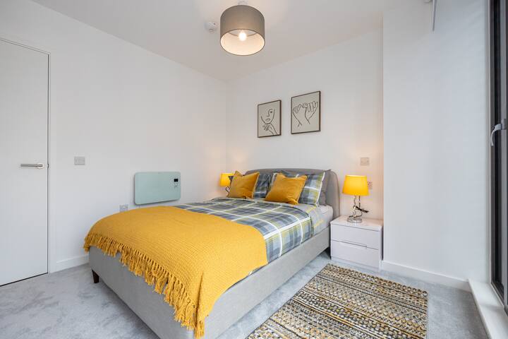 Stylish City Centre | 2BR Urban Retreat gallery image 5