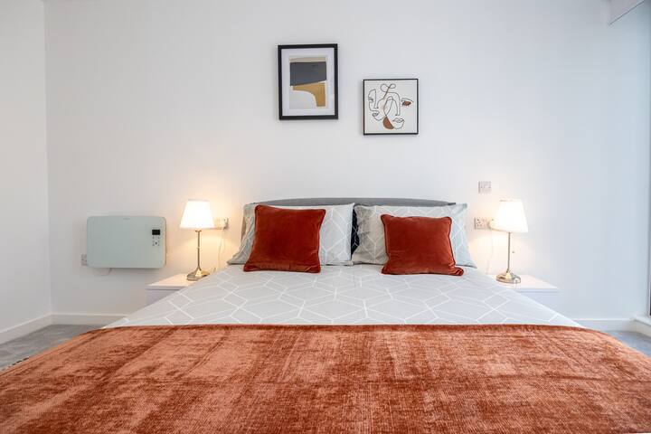 Pet friendly 2BR near Piccadilly | Asquare Letting gallery image 4