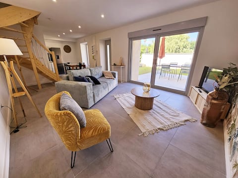 To the sound of water on the terrace side