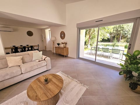 To the sound of water, garden side