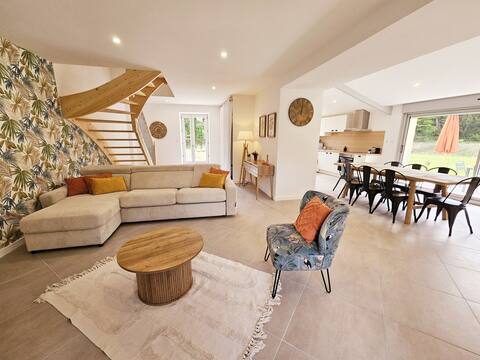 To the sound of water on the river side