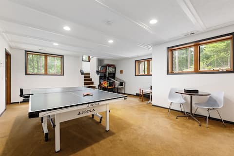 Spacious retreat w/ backyard & BBQ grill