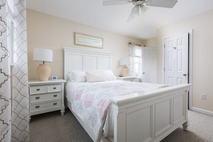 Vrhunska soba s bračnim krevetom (160 × 200), vlastitom kupaonicom i TV-om