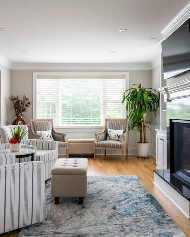 Family-Friendly 4BR, Near Newport, Walk to Beach gallery image 2