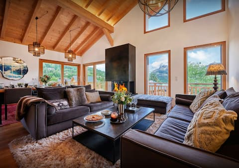 Chalet for 10 close to ski lifts with summer pool