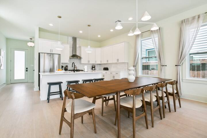 Urban Oasis in heart of NOLA w/Heated Pool+Parking gallery image 3