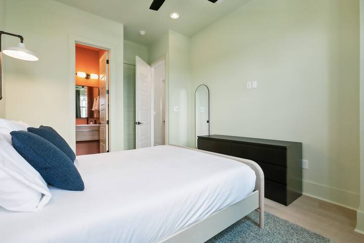 Urban Oasis in heart of NOLA w/Heated Pool+Parking gallery image 5