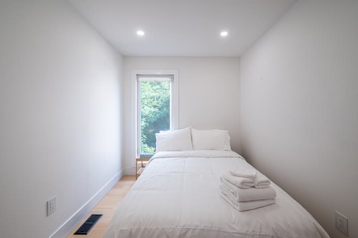 7077 Quinpool update-20