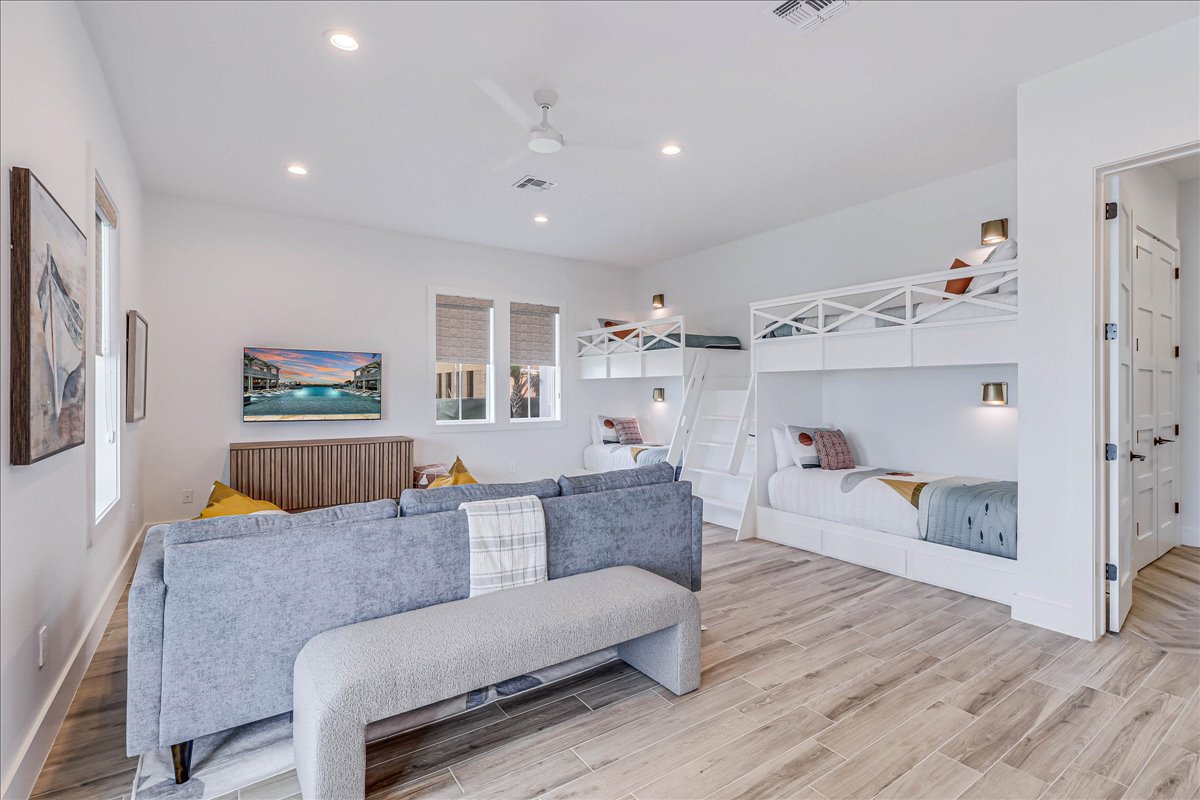 جناح بطابقين، الطابق الأول. 