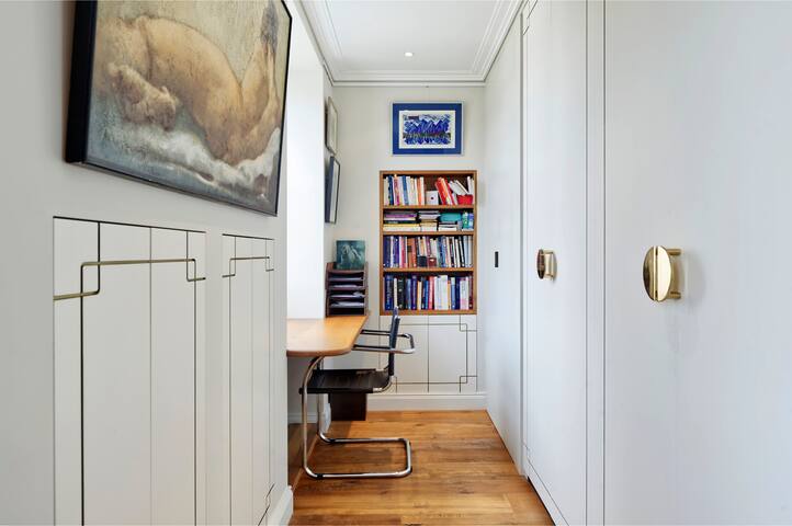 Stunning 2 bedroom apartment in Little Venice West gallery image 5