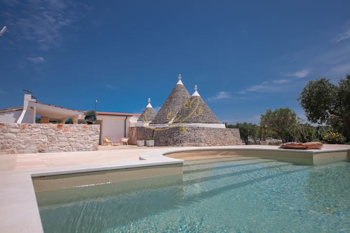 TD Trulli Benedetta with Pool in Peaceful Nature
