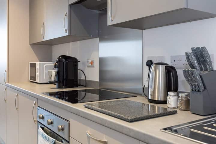 2 Bed Media City Flat | Salford Quays - Manchester