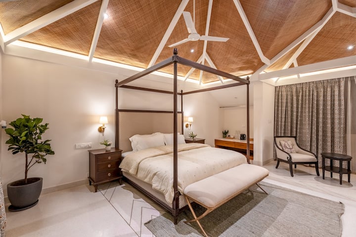 Rooms: Bedroom