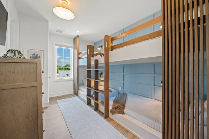 Fifth Bedroom - Two Twin Bunks