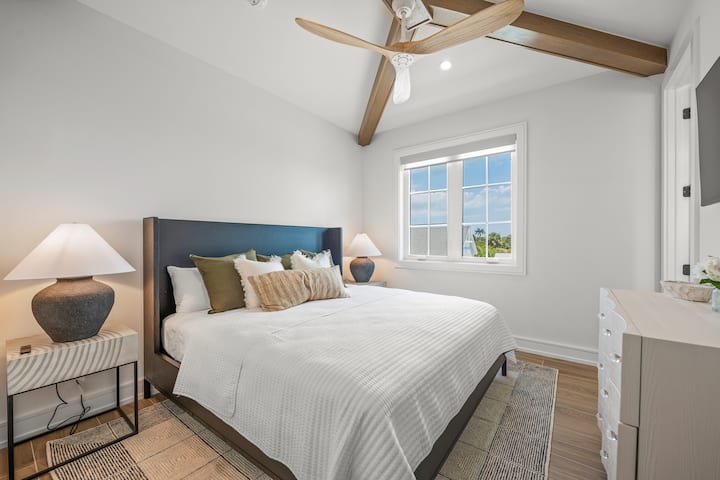 Second Bedroom - King