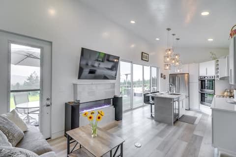 Hot Tub & Views: 'Sunset Valley Retreat' in Eureka