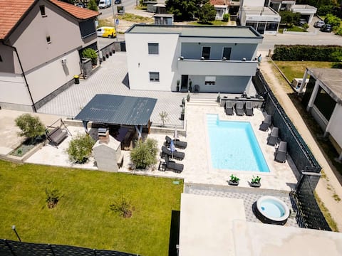 Villa Aurora - Villa with Swimming Pool