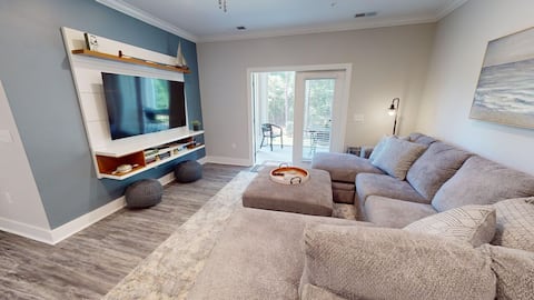 Coastal Golf Retreat: New 1st-Floor Crow Creek