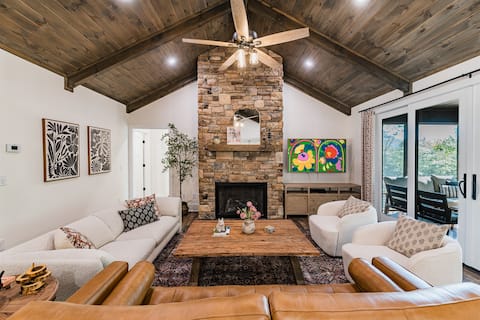 Stylish new modern farmhouse-families & friends!