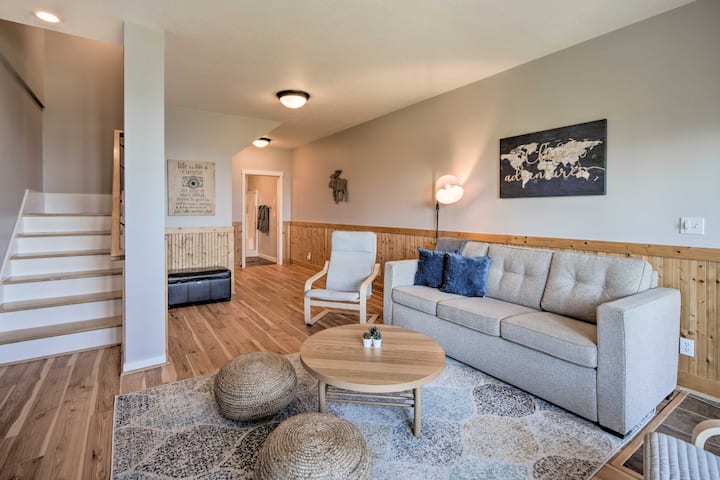 Lower-Level Living Room | Queen Sleeper Sofa