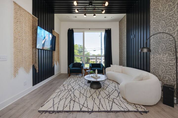 Elevate – Modern Luxury – Stunning City Views